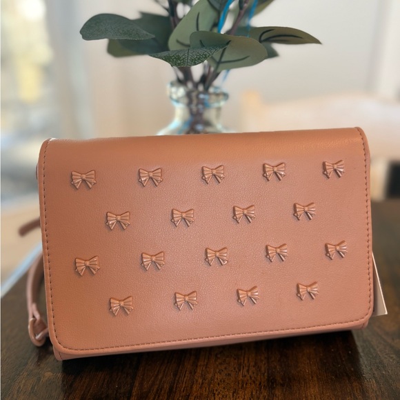 Betsey Johnson Coquette Crossbody purse. - Picture 3 of 7